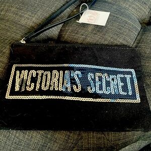💕3 for $15💕 Victoria’s Secret wristlet